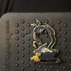 NBC pin show shock at the fountain.  Duck goes back and forth